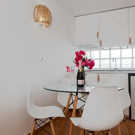 Book Jet - Sun & Pool *