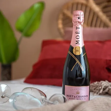 Book Jet - Sun & Pool Apartmán *